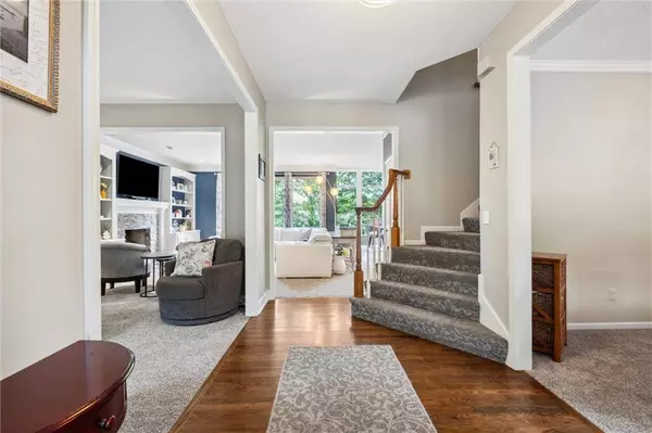 14910 Rhodes CIR, Lenexa, KS 66215