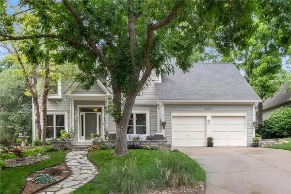 14910 Rhodes CIR, Lenexa, KS 66215