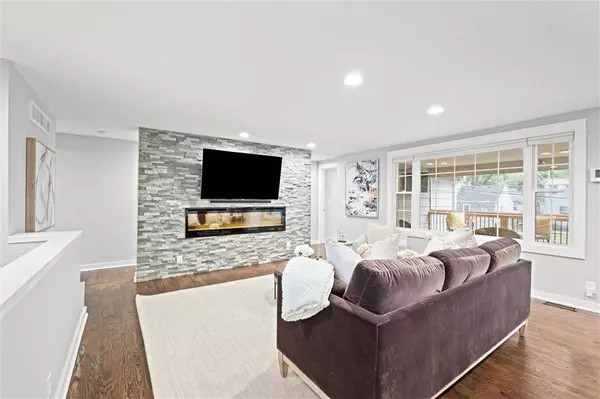 4221 W 74th ST, Prairie Village, KS 66208