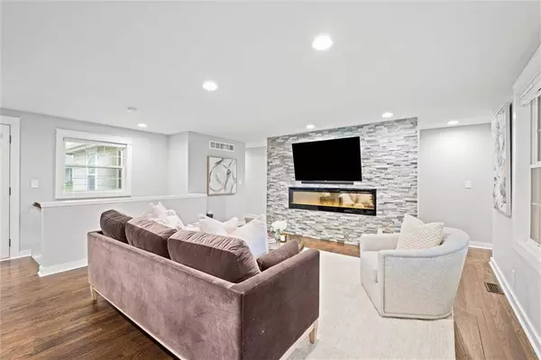 4221 W 74th ST, Prairie Village, KS 66208