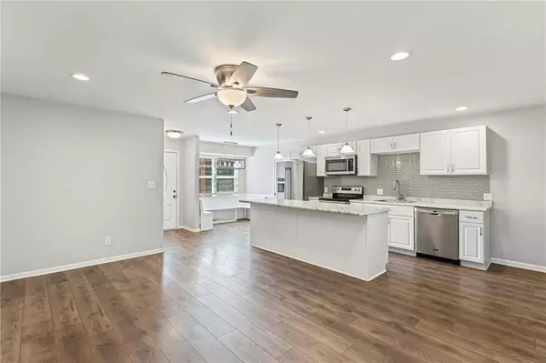 8341 Oak ST, Kansas City, MO 64114