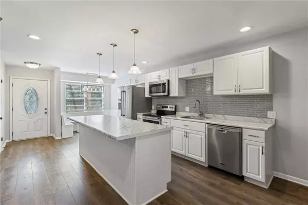 8341 Oak ST, Kansas City, MO 64114