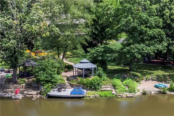 12701 W 118th ST, Overland Park, KS 66210