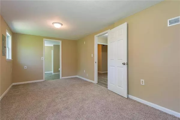 7933 Park AVE, Kansas City, MO 64132