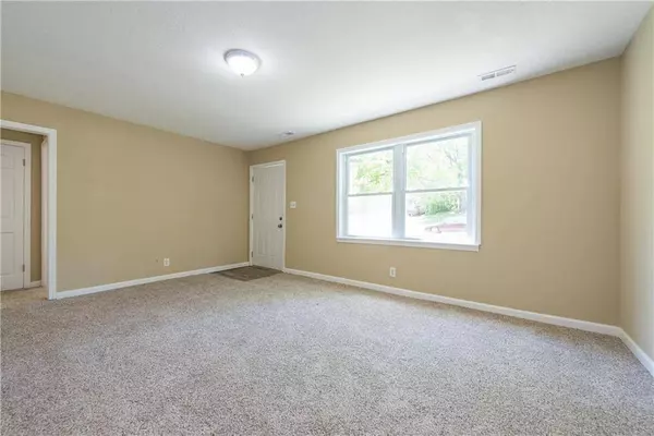 7933 Park AVE, Kansas City, MO 64132