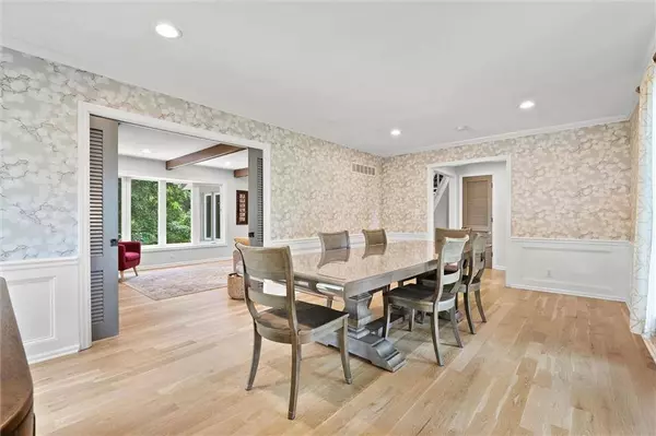 9815 Overbrook RD, Leawood, KS 66206