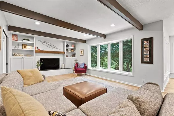 9815 Overbrook RD, Leawood, KS 66206