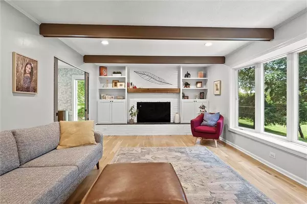 9815 Overbrook RD, Leawood, KS 66206