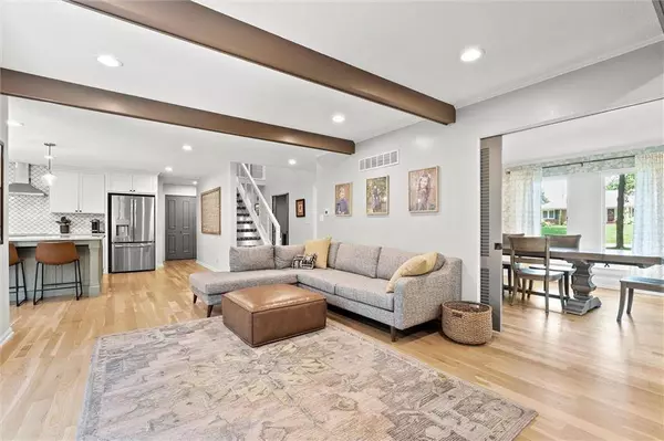 9815 Overbrook RD, Leawood, KS 66206