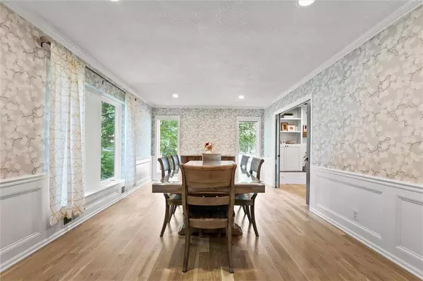 9815 Overbrook RD, Leawood, KS 66206