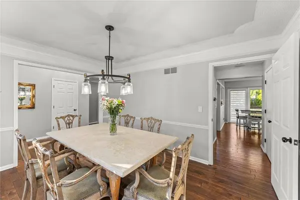 13716 W 75th TER, Lenexa, KS 66216