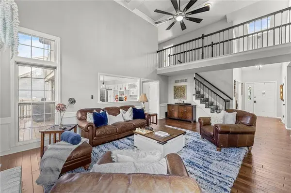 13716 W 75th TER, Lenexa, KS 66216