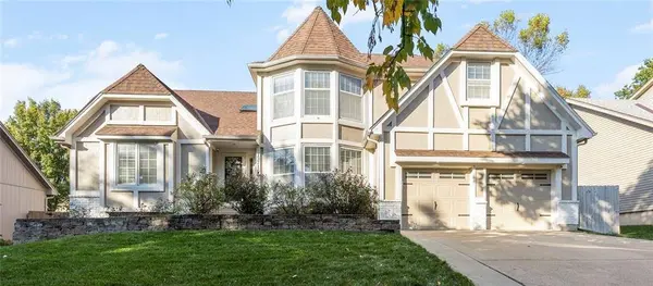 13716 W 75th TER, Lenexa, KS 66216