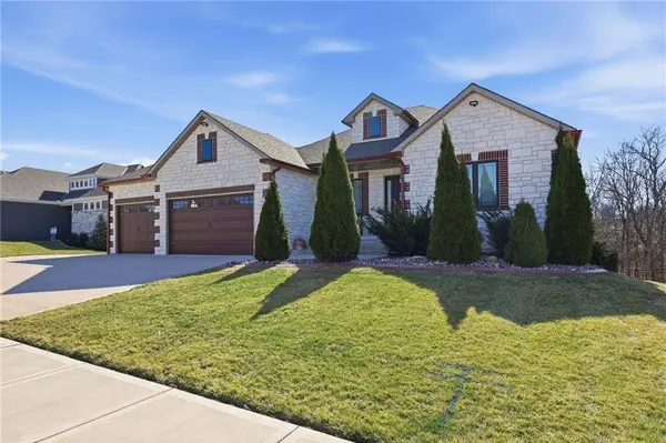 1709 SW 27th ST, Lee's Summit, MO 64082