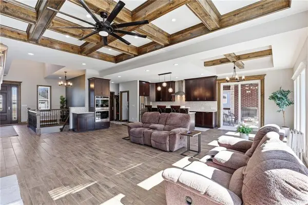 1709 SW 27th ST, Lee's Summit, MO 64082