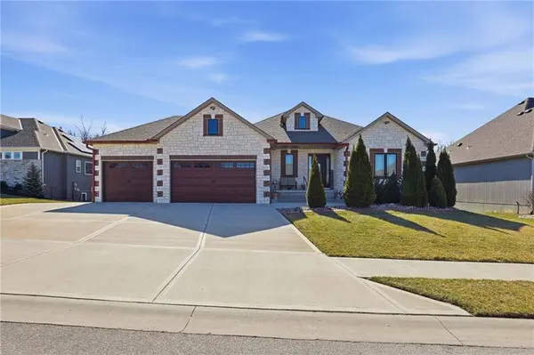 1709 SW 27th ST, Lee's Summit, MO 64082