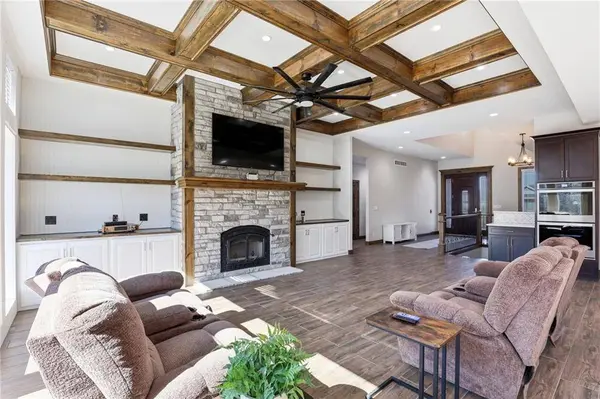 1709 SW 27th ST, Lee's Summit, MO 64082