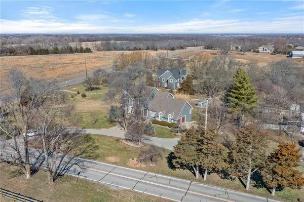 3850 W 183rd ST, Stilwell, KS 66085