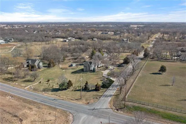 3850 W 183rd ST, Stilwell, KS 66085