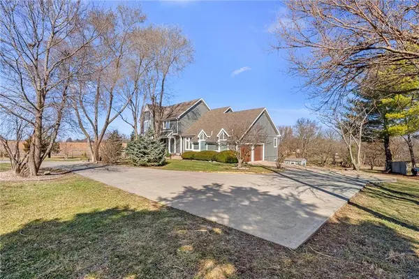 3850 W 183rd ST, Stilwell, KS 66085