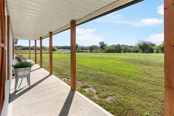 6409 Gracie LN, Odessa, MO 64076