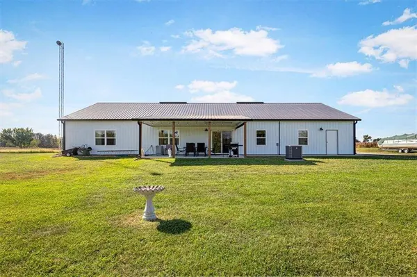 6409 Gracie LN, Odessa, MO 64076