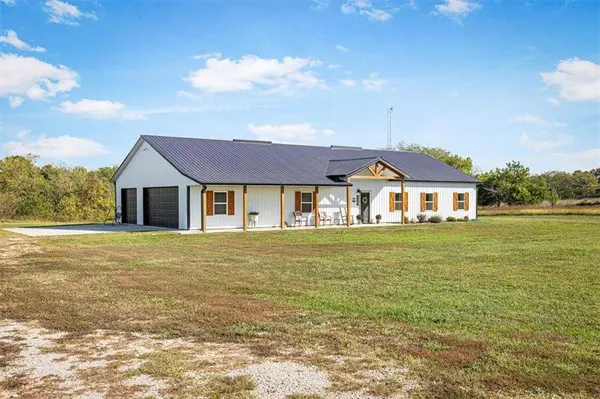 6409 Gracie LN, Odessa, MO 64076