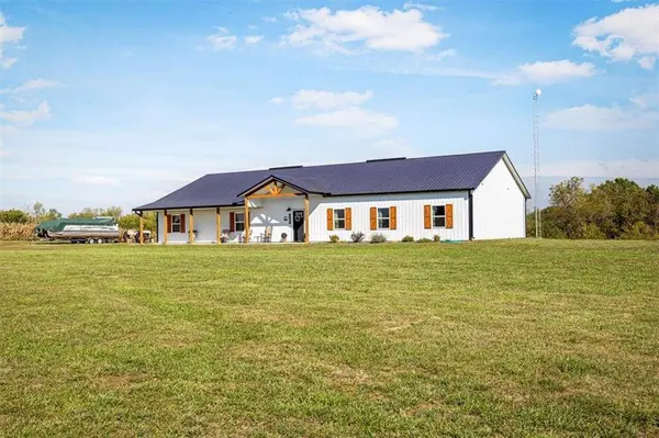 6409 Gracie LN, Odessa, MO 64076