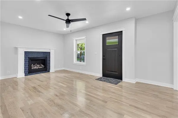 8012 Belleview AVE, Kansas City, MO 64114