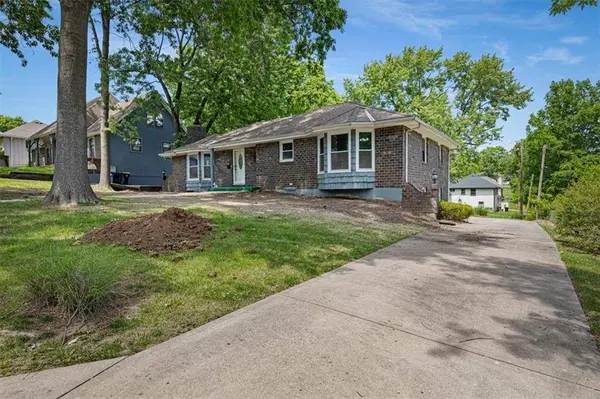 12208 E 62nd TER, Kansas City, MO 64133