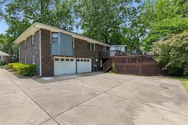 12208 E 62nd TER, Kansas City, MO 64133