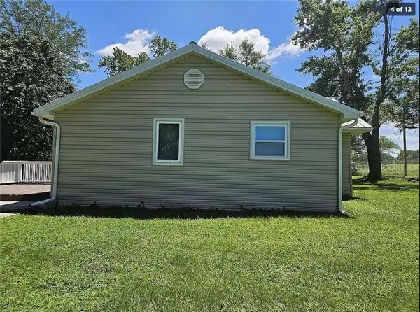 1086 N 100th RD, Baldwin City, KS 66006