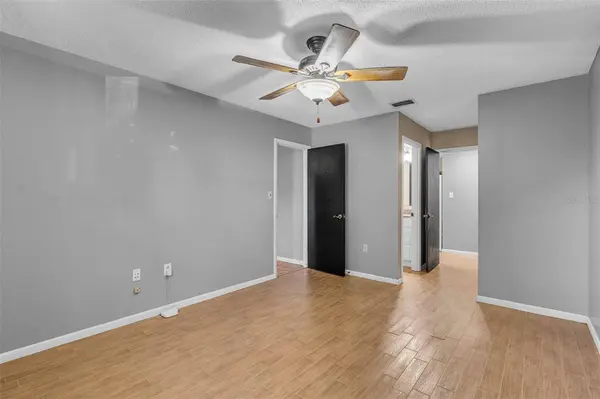 1609 E LAKE PARKER DR, Lakeland, FL 33801