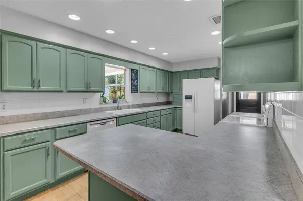 1609 E LAKE PARKER DR, Lakeland, FL 33801