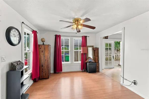 811 E FRIERSON AVE, Tampa, FL 33603