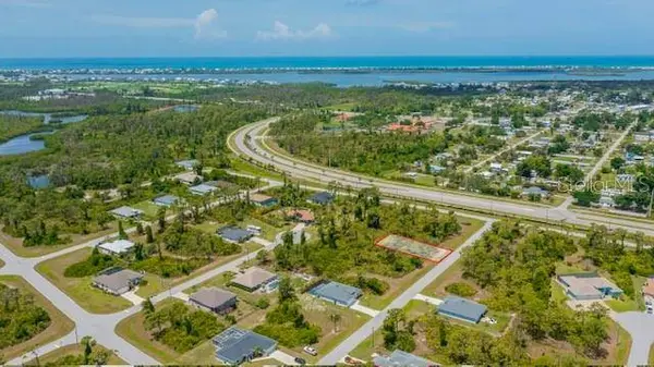105 GLADES DR, Rotonda West, FL 33947