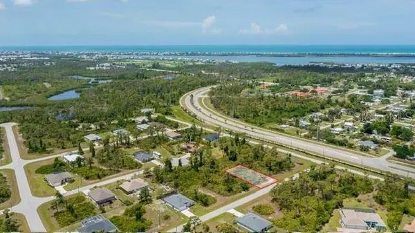 105 GLADES DR, Rotonda West, FL 33947