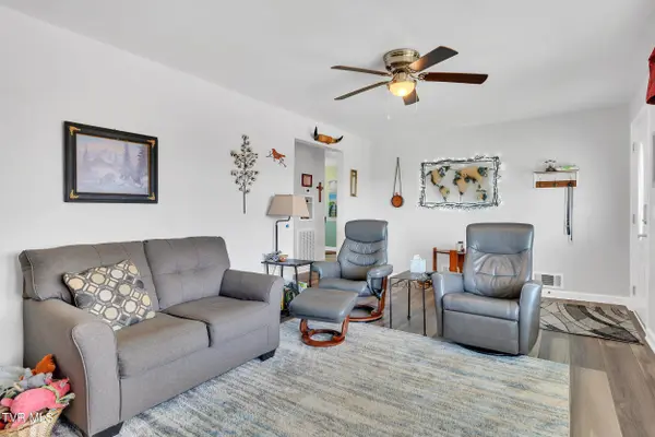 327 Oak ST, Church Hill, TN 37642