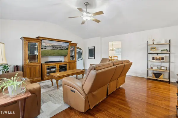 134 Yarrow DR, Bluff City, TN 37618