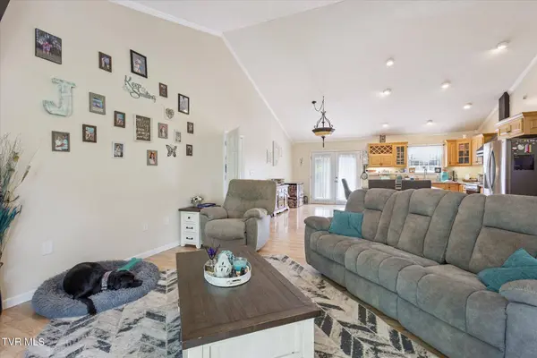 7717 Greenbriar RD, Talbott, TN 37877
