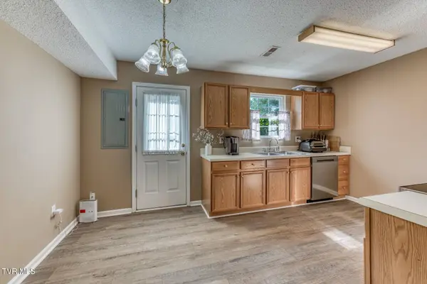 568 Gray Station RD #Apt 10, Gray, TN 37615