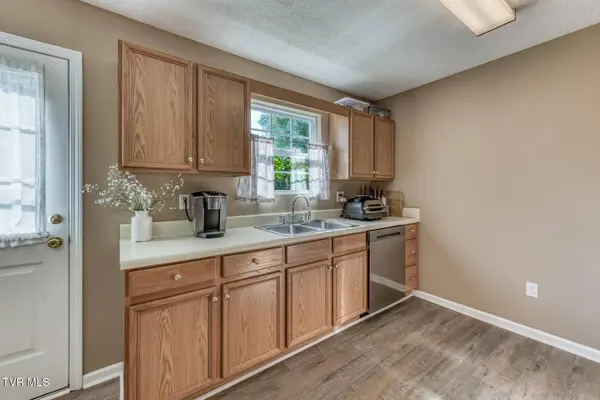 568 Gray Station RD #Apt 10, Gray, TN 37615