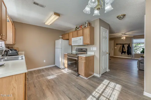 568 Gray Station RD #Apt 10, Gray, TN 37615