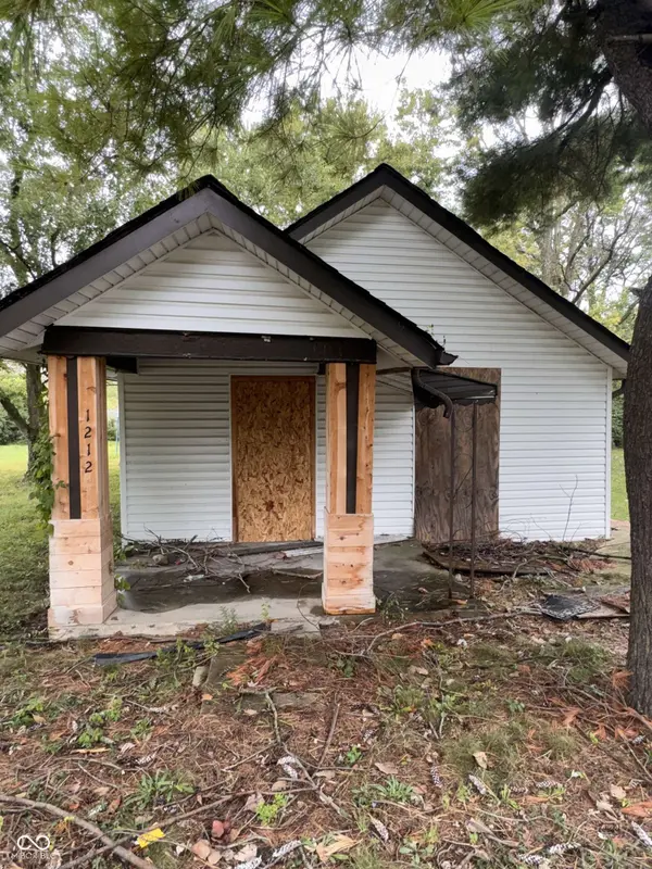 1212 Vandeman ST, Indianapolis, IN 46203