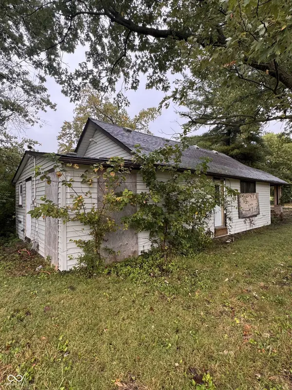 1212 Vandeman ST, Indianapolis, IN 46203