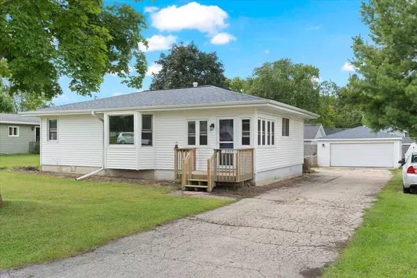 2907 Elizabeth Ln, Twin Lakes, WI 53181