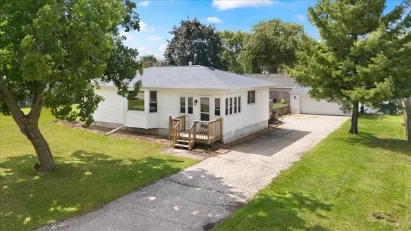 2907 Elizabeth Ln, Twin Lakes, WI 53181