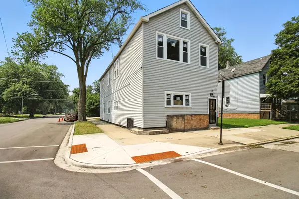 5256 S Carpenter St, Chicago, IL 60609-6025