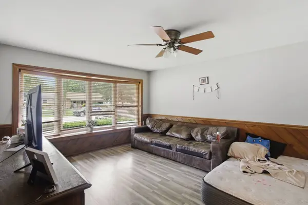 1235 Carswell AVE, Elk Grove Village, IL 60007