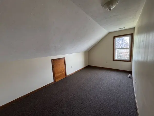 138 Bogle St #3, Fall River, MA 02723